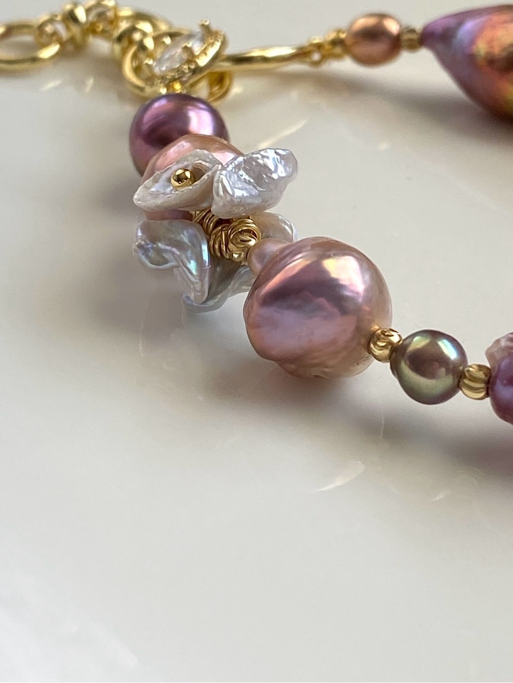 B180-Handmade High Quality Flower Pearl And Metallic Avocado Pearl Bracelet - Picture 7 of 16